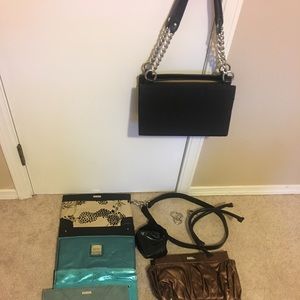 Miche Classic purse, 5 shells, 3 straps.